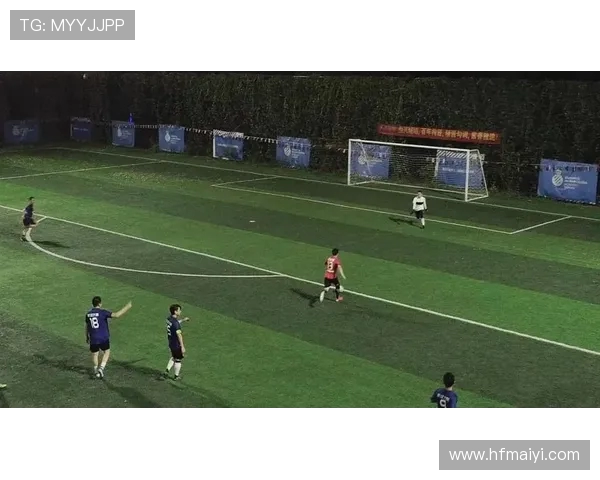 重庆足球队的比赛经验揭秘：从战术到团队协作的全方位分析